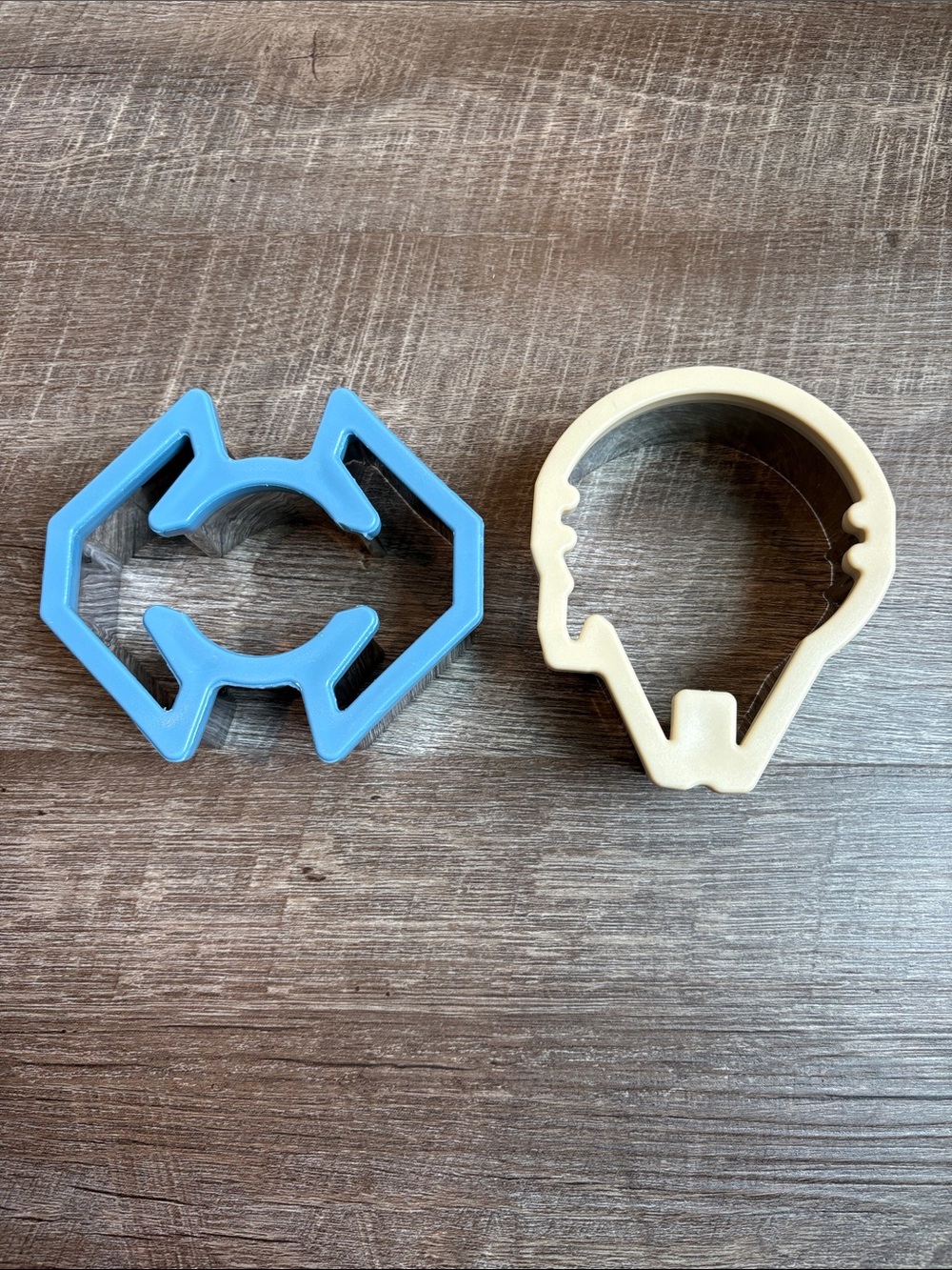 Williams Sonoma Star Wars Millennium Falcon Tie Fighter Cookie Sandwich Cutters